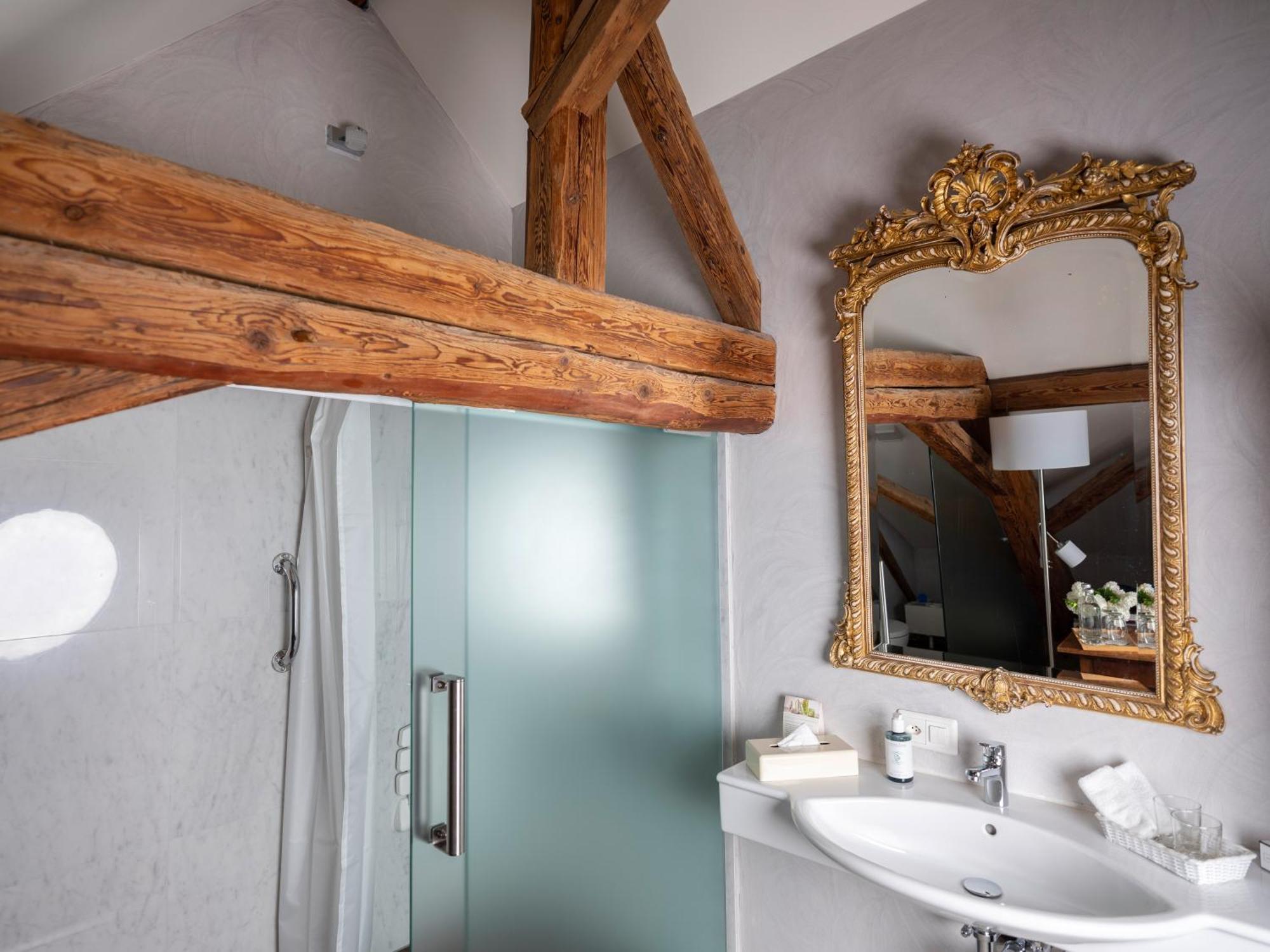 Romantik Hotel De L'Ours Sugiez Eksteriør bilde