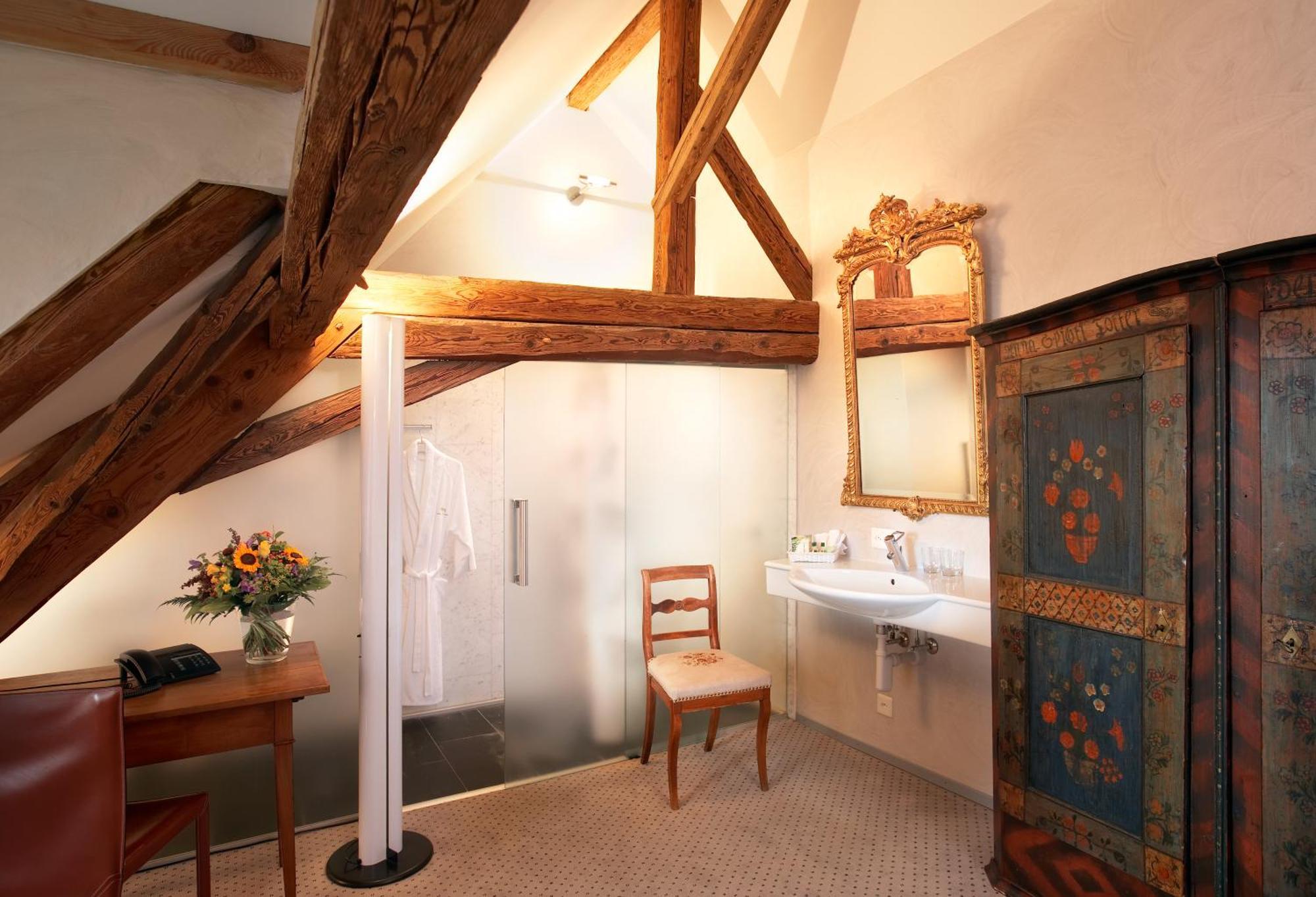 Romantik Hotel De L'Ours Sugiez Eksteriør bilde