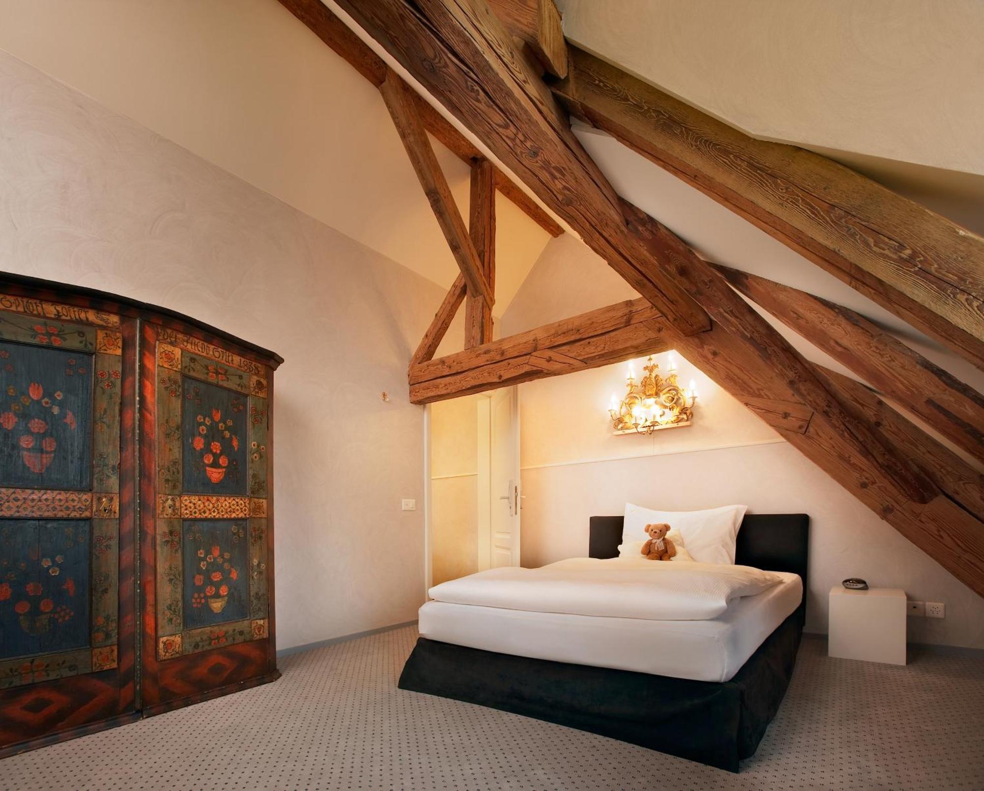 Romantik Hotel De L'Ours Sugiez Eksteriør bilde