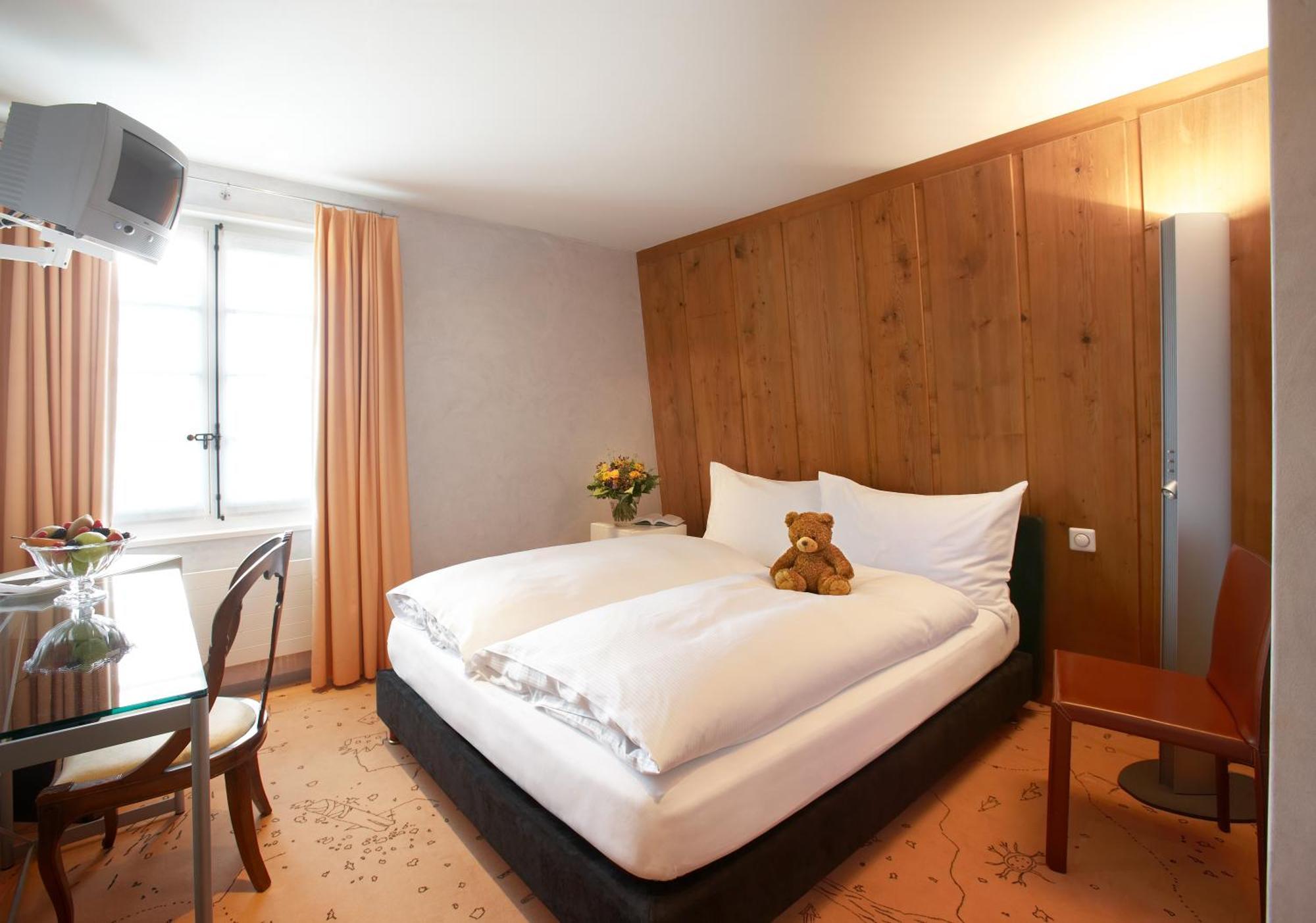 Romantik Hotel De L'Ours Sugiez Eksteriør bilde